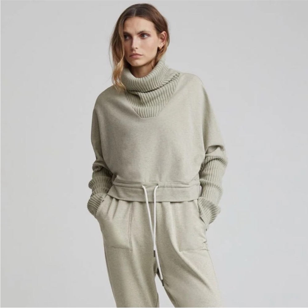 VARLEY Desert Sage Marl Britiannia Turtleneck Sweatshirt Medium